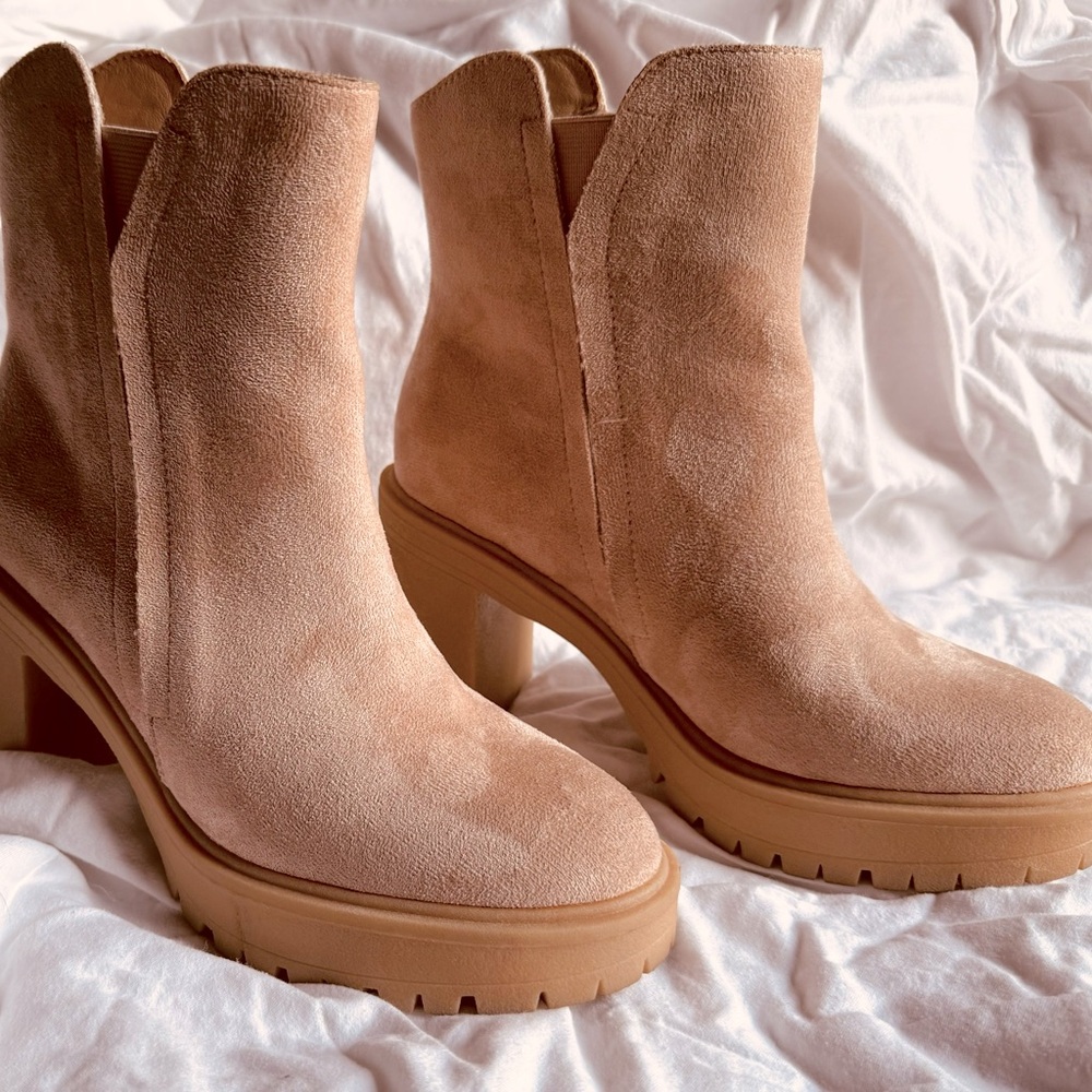 Oasis Society Pink Suede Boots